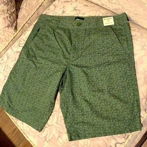 Live, explore, discover Outdoor Life mountain short zipper front & rear pockets